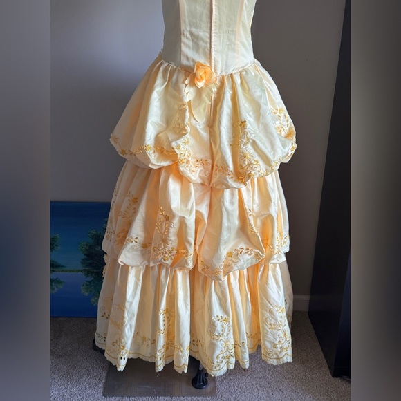 Elegant Yellow Tiered Gown - Picture 13 of 15